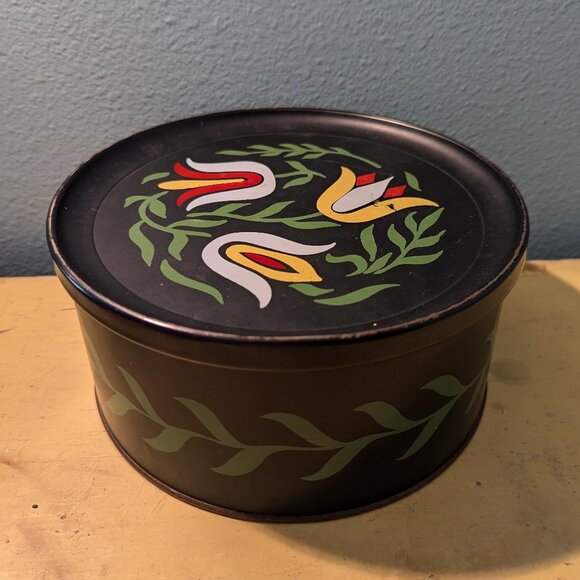 Vintage Tole painted Guildcraft tin - Picture 1 of 5